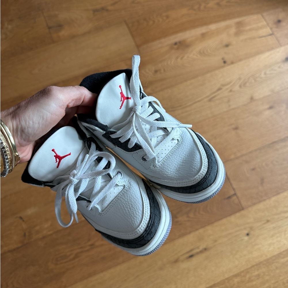 Jordan 3 Retro Cement Grey Size 12 Kids - like new